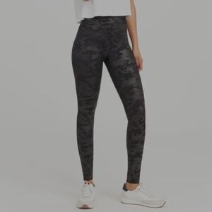 Spanx XS Camo Faux Leather Leggings